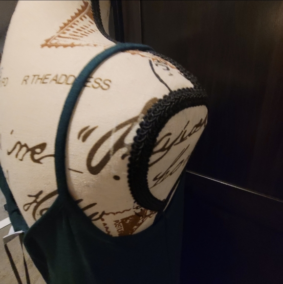 Last one! 2024 Frette Luxury Lace Neckline Nightgown Color: Emerald Green NWT - Picture 7 of 13